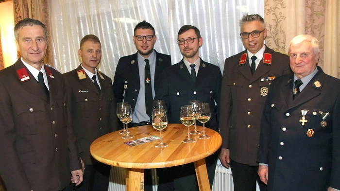 HBI Wolfgang Scherz konnte nach zweijähriger Zwangspause zahlreiche Ehrengäste, unter ihnen Bürgermeister Viktor Schriebl, Landesfeuerwehrrat Christian Leitgeb, Abschnittsbrandinspektor Bernd Haller sowie Abordnungen zahlreicher Feuerwehren begrüßen.