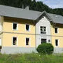 Zwei Klassen finden im Schulgebäude platz