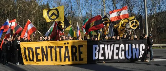 Demonstration der Identitären: Das schwarz-gelbe Logo ist mittlerweile verboten