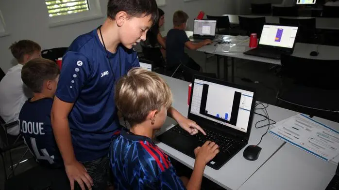 16 Kinder und Jugendliche lernten programmieren und die Welt der Robotik kennen