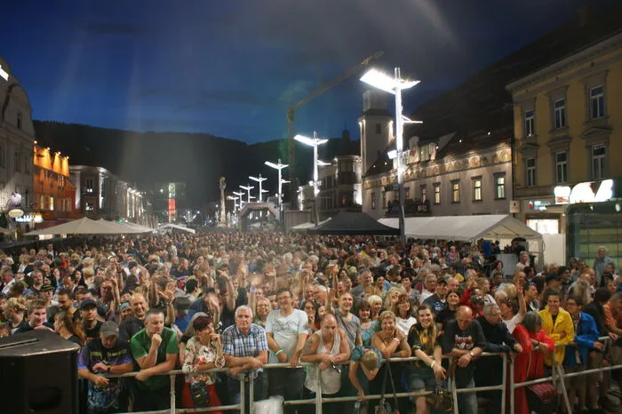 Die Bands Herzkraft-Band, CCR-Remember, Slade, Nazareth und The Orchestra - The Electric Light Orchestra boten dabei eine einzigartige Show. 