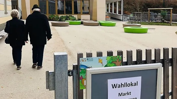 Wahllokal in der Volksschule Bad Aussee - die Beteiligung soll sich eher in Grenzen gehalten haben