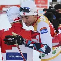 Jarl Magnus Riiber musste Johannes Lamparter in der Ramsau zwei Mal gratulieren