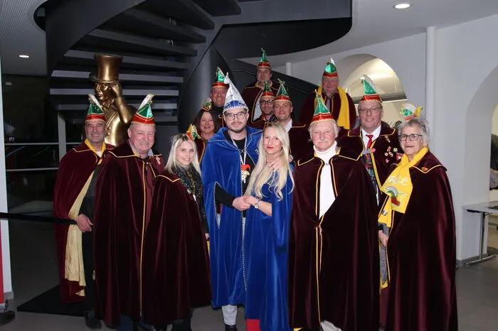 Höhepunkt des Abends war die Maskenprämierung um Mitternacht, bei der das Prinzenpaar Bettina und Gerald der Faschingsgilde in der Jury mitwirkten.