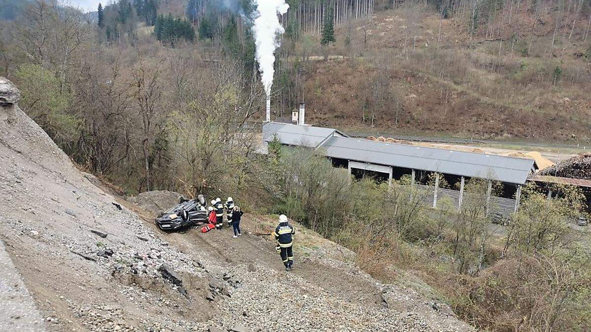 Der Pkw kam von einer Zufahrtsstraße zur Ebriacher Landesstraße ab