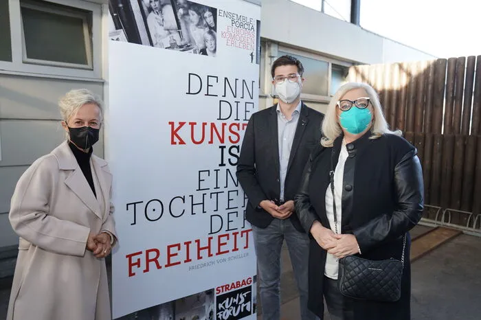 Angelica Ladurner mit Stadtrat Lukas Gradnitzer und Kulturausschuss-Obfrau Ingrid Paulitsch
