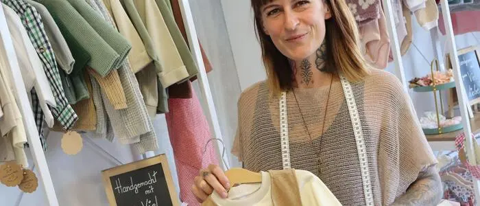 Ursula Wurm ist selbstständig und Näherin; in Pischelsdorf betreibt sie mit „Ursis bunte Welt“ ihren eigenen Laden