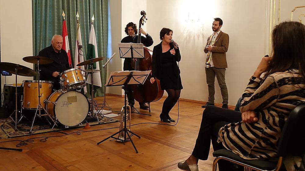 Die Sängerin und Gesangspädagogin Daniela Sudy begleitete die instrumentalen Darbietungen