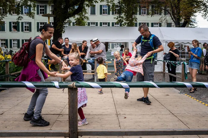 ... und Jung und Alt nutzten den Tanzboden.