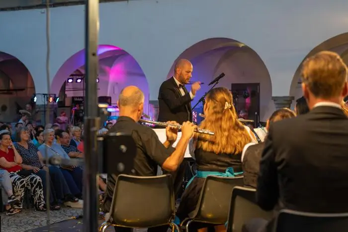 OPEN AIR KONZERT der Stadkapelle Klgft: Bond-James Bond