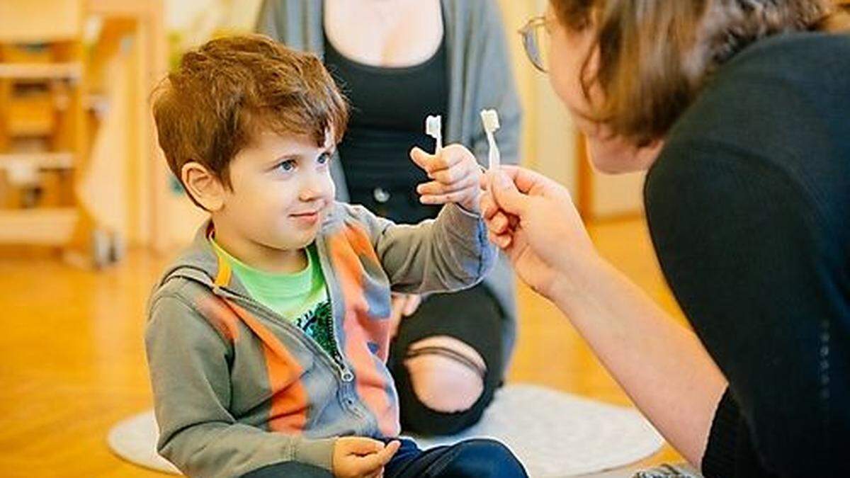 In zehn Grazer Kindergärten kommen Lollipop-Tests zum Einsatz - allerdings im Freien beim Eingangsbereich vor dem 