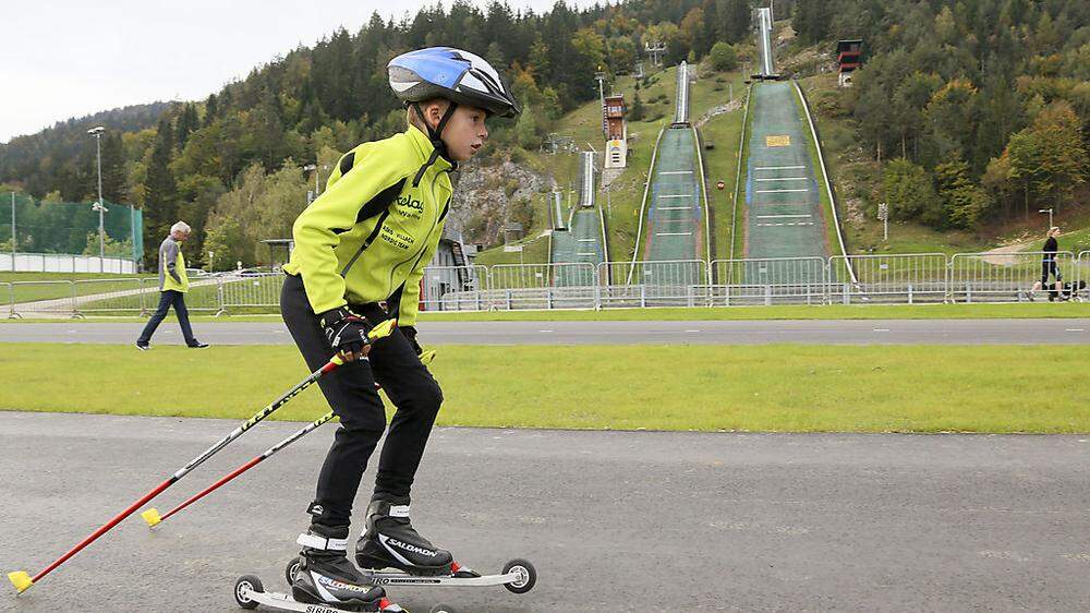 Kinderleicht: Skirollern in der Villacher Alpenarena