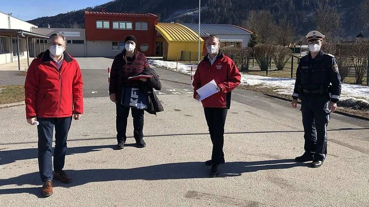 Bei der Begehung dabei (von links): Bürgermeister Martin Kulmer, Martina Hofer vom Kuratorium für Verkehrssicherheit, Zivilschutzreferent Horst Maier und Polizist Werner Ruhdorfer