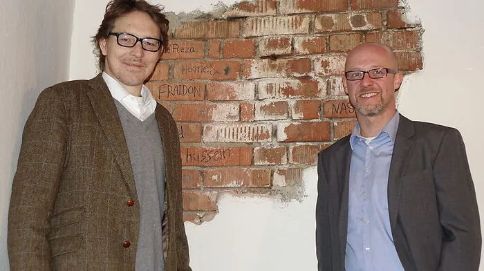 Thomas Gigerl und Wolfgang Bauschmid setzen sich für die Jugendlichen ein und lernen sogar Farsi