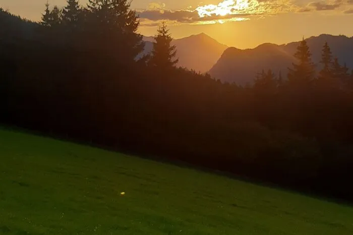 "An lauen Sommerabenden soll man sich nach getaner Arbeit nochmal die Wanderschuhe anziehen und die schöne Natur unserer Gemeinde Kammern im Liesingtal genießen", dachte sich Marianne Ofner.
