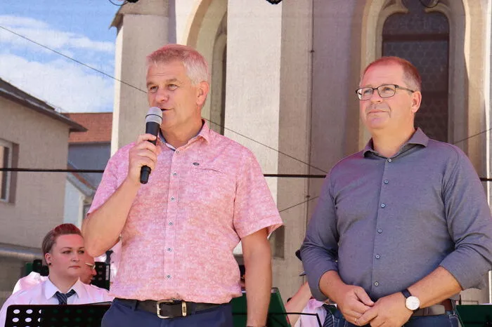 ...sprach Bürgermeister Bernd Osprian Grußworte an die Besucher und Aussteller in der Innenstadt. 