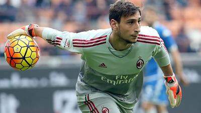 Der 16-jährige Gianluigi Donnarumma zeigte bereits im Sommer seine Fähigkeiten als er im Freundschaftsspiel gegen Real Madrid einen Elfmeter von Toni Kroos pariert hatte.