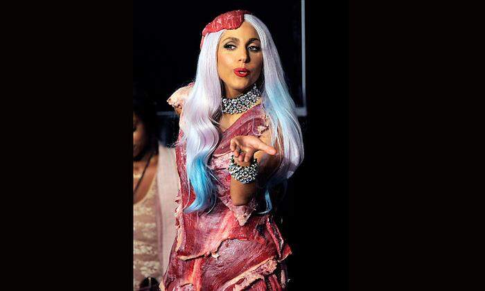 Lady Gaga in ihrem berühmten Fleischkleid für die MTV Awards im Jahr 2010