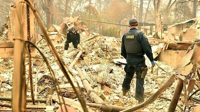 Die Brände, die am Donnerstag ausgebrochen sind, haben bereits Hunderte Quadratkilometer Wald vernichtet, Tausende Häuser zerstört.