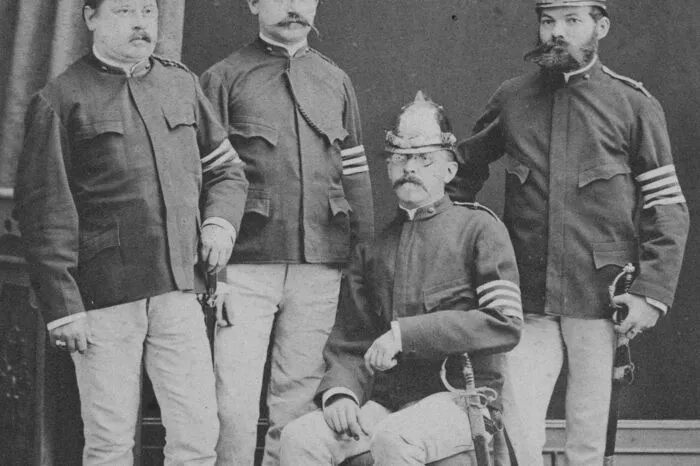 Der Vorstand der Feuerwehr Leibnitz kurze Zeit nach der Gründung: v. l. n. r. Vinzenz Heiter, Karl Kohautek, Guido Ritter von Schragl und Josef Lehrmann.