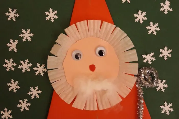 Julia Theresa Löffler ist fünfeinhalb Jahre alt und wohnt in St. Stefan im Rosental. Sie bastelt gerne, wie dieser Nikolaus zeigt!