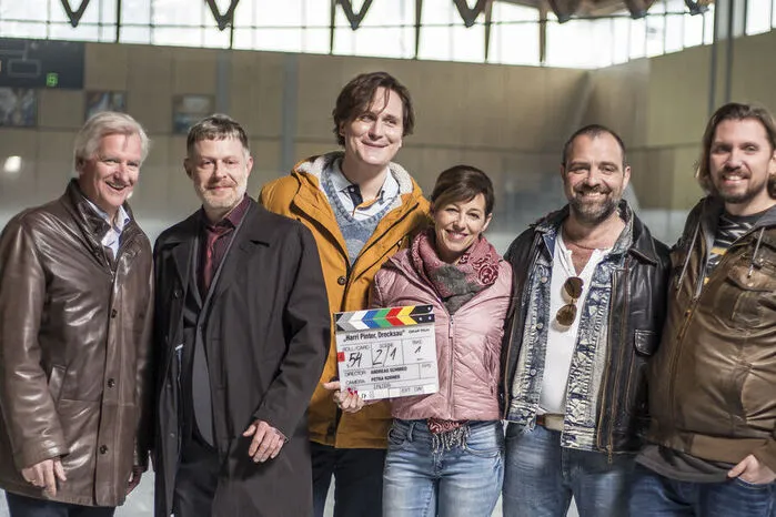 Produzent Klaus Graf mit Andreas Lust, Hosea Ratschiller, Julia Cencig, Juergen Maurer und Regisseur Andreas Schmied