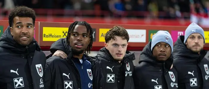 Wurden sofort in das Nationalteam eingegliedert: Carney Chukwuemeka (2. v. l.) und Paul Wanner (Mitte)