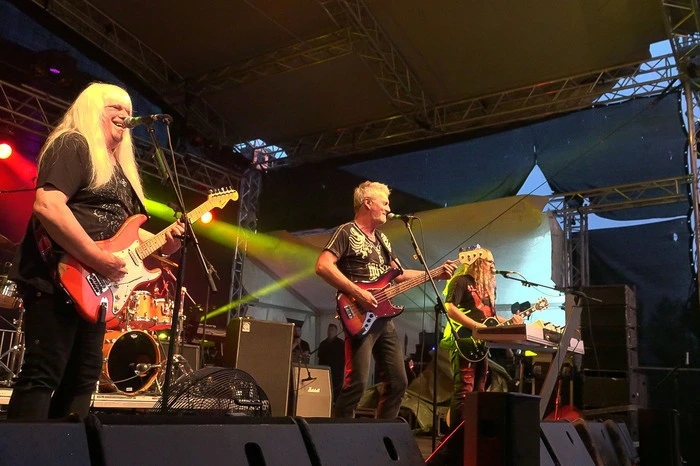 Bereits am Freitag machten die internationale Band “Get Back” und “Hannah” die Alpenpunkerin den Auftakt zum diesjährigen Fohnsdorfer Thermen-Open-Air.