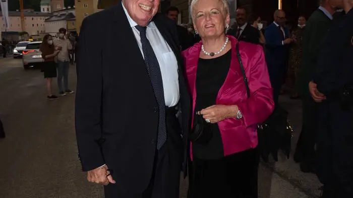 Elegant geht es bei den Salzburger Festspielen zu. Hier im Bild Klaus Michael Kühne und Gattin Christine.
