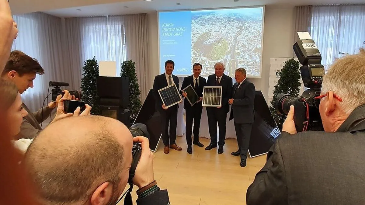 Präsentieren den neuen, aufgefetteten Klimafonds für Graz: Baudirektor Bertram Werle, Bürgermeister Siegfried Nagl, Landeshauptmann Hermann Schützenhöfer (beide ÖVP), Holding-Chef Wolfgang Malik
