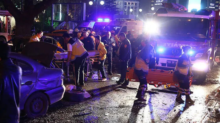 Ankara in Blaulicht getaucht