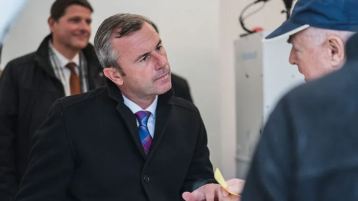 Verkehrsminister Norbert Hofer war schon gestern in Graz, um Interessierten bei Info-Ständen steirischer Umwelt- und Infrastrukturfirmen Rede und Antwort zu stehen 