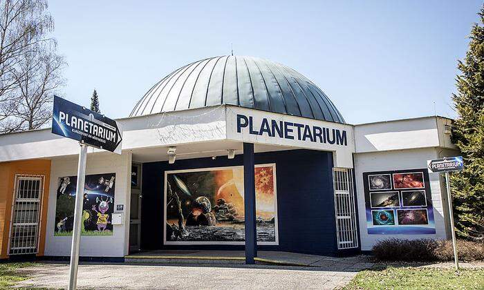 Das Planetarium bringt Kindern die Sterne näher