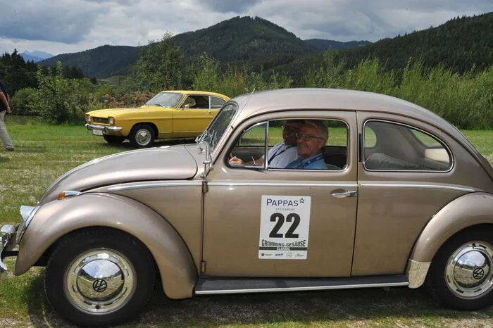 Zwei Liezener Anwälte im VW Käfer ....
