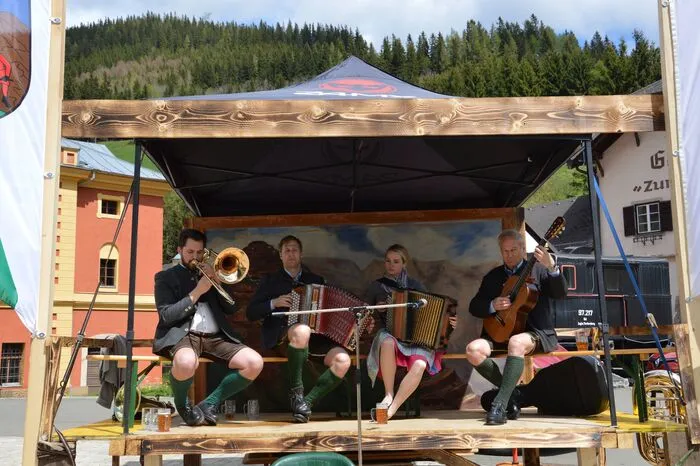 Für Musik sorgten die Erzherzog Johann Trachtenkapelle Vordernberg und die Hartl-Musi aus Eisenerz (Bild).