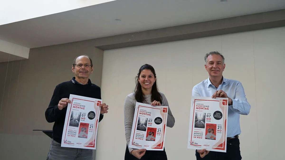 Oswin Donnerer (Vizebürgermeister und Kulturreferent) und Johann König (Bereichsleiter für Kultur) mit Johanna Krainer von Cineplexx