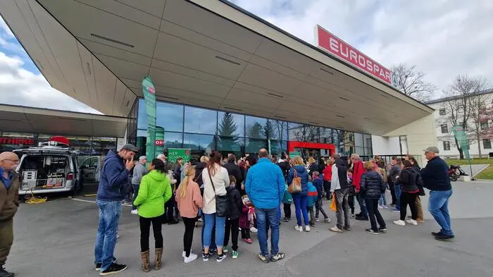 Vor dem Eurospar in Voitsberg war am Mitwochvormittag viel los.