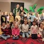 Das Puppentheater „Felix im Baum“ brachte den Kindern die vielfältigen Leistungen, die Bäume erbringen, näher
