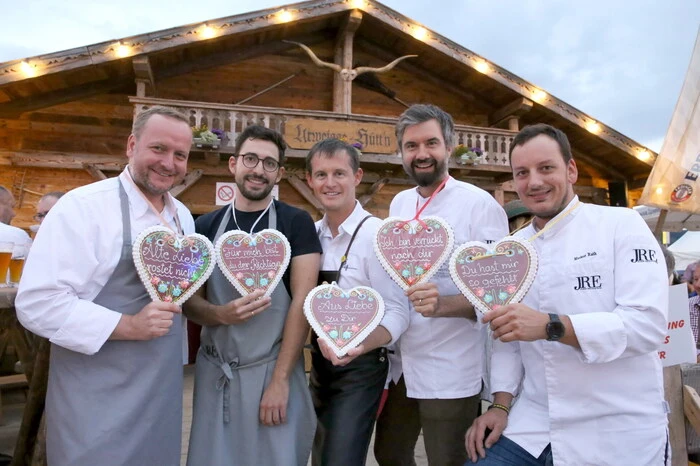 Und so schwangen in der Wiesenmarkt-Küche Hubert Wallner, Lukas Kapeller, Josef Steffner, Thomas Gruber und Markus Rath (von links) den Kochlöffel. 