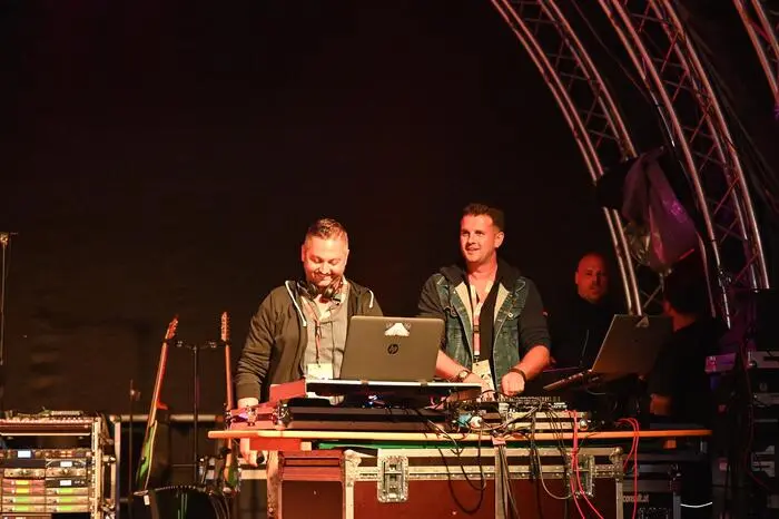 Bei der After-Show-Party, mit „MK-DJ-Team“ (Martin Pfandl und Karl Schurian), konnten die Nachtschwärmer bis in den Morgen feiern.