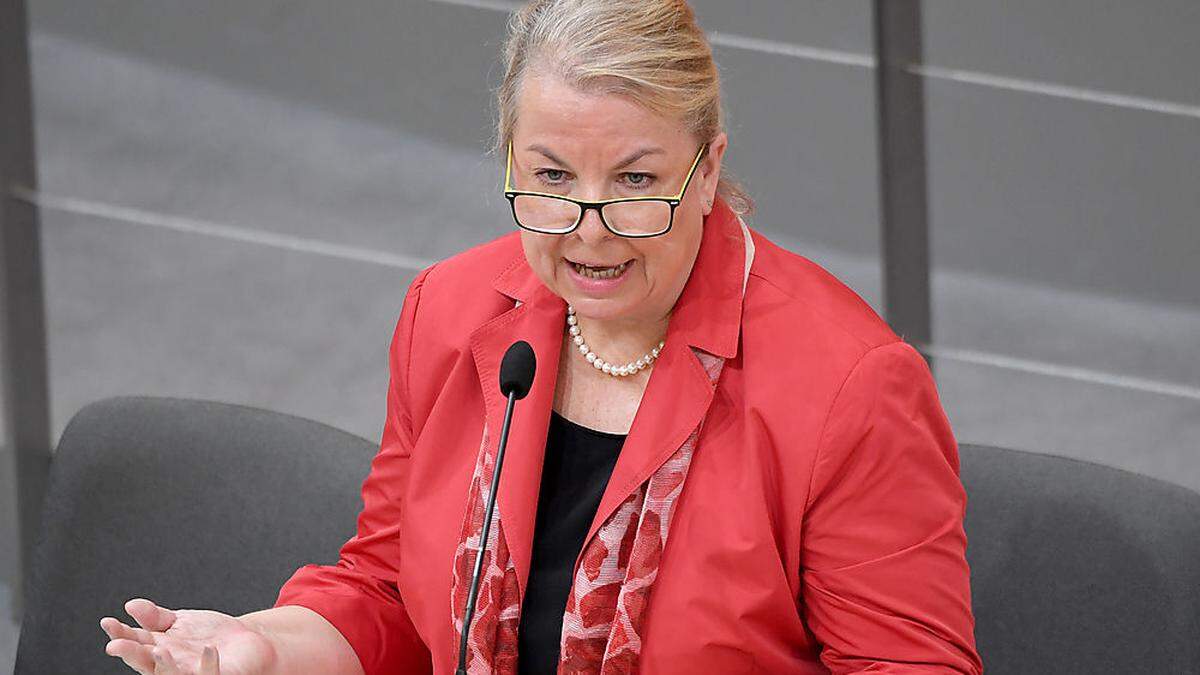 Sozialministerin Hartinger-Klein