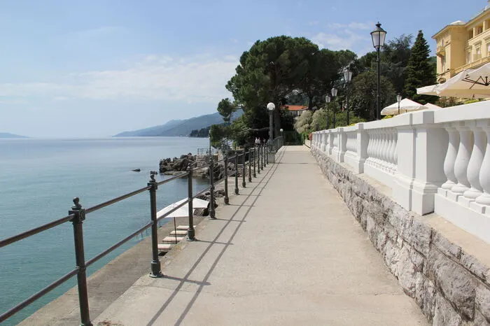 Der Lungomare ist eine zwölf Kilometer lange Uferpromenade und verbindet die Hafenorte Volosko und Lovran.