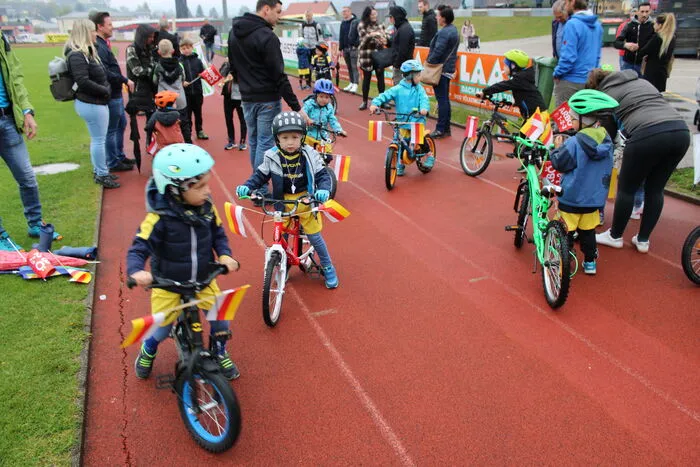 Selbst Schlechtwetter konnte die Kids nicht vom Radfahren abhalten.