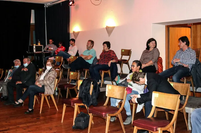 Weitere Vorstellungen finden am 24., 30. und 31. Oktober jeweils um 19.30 Uhr im Pfarrsaal unter Einhaltung der Corona-bedingten Beschränkungen statt.