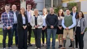 Bezirkshauptfrau Karin Wiesegger-Eck (Fünfte von links) präsentierte mit ihrem Team die erste Leistungsbilanz der BH Leibnitz