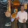 Für Nicolas Brugger ist der "Granat Gin" erst der Anfang. Tresterbrand und Wermut werden folgen, auch Whiskey will er in seiner Destillerie brennen 
