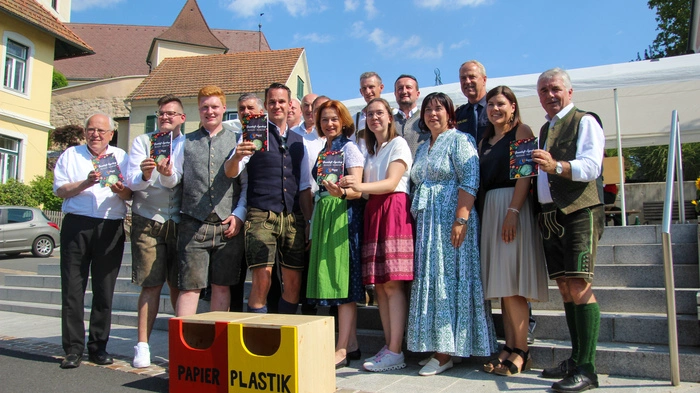 Viele Ehrengäste wohnten der Präsentation des Genussheftes in Jagerberg bei.