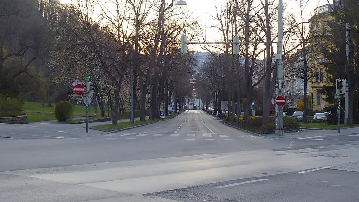 Ein menschenleeren Geidorfplatz: In normalen Zeiten undenkbar, in der Corona-Krise Usus