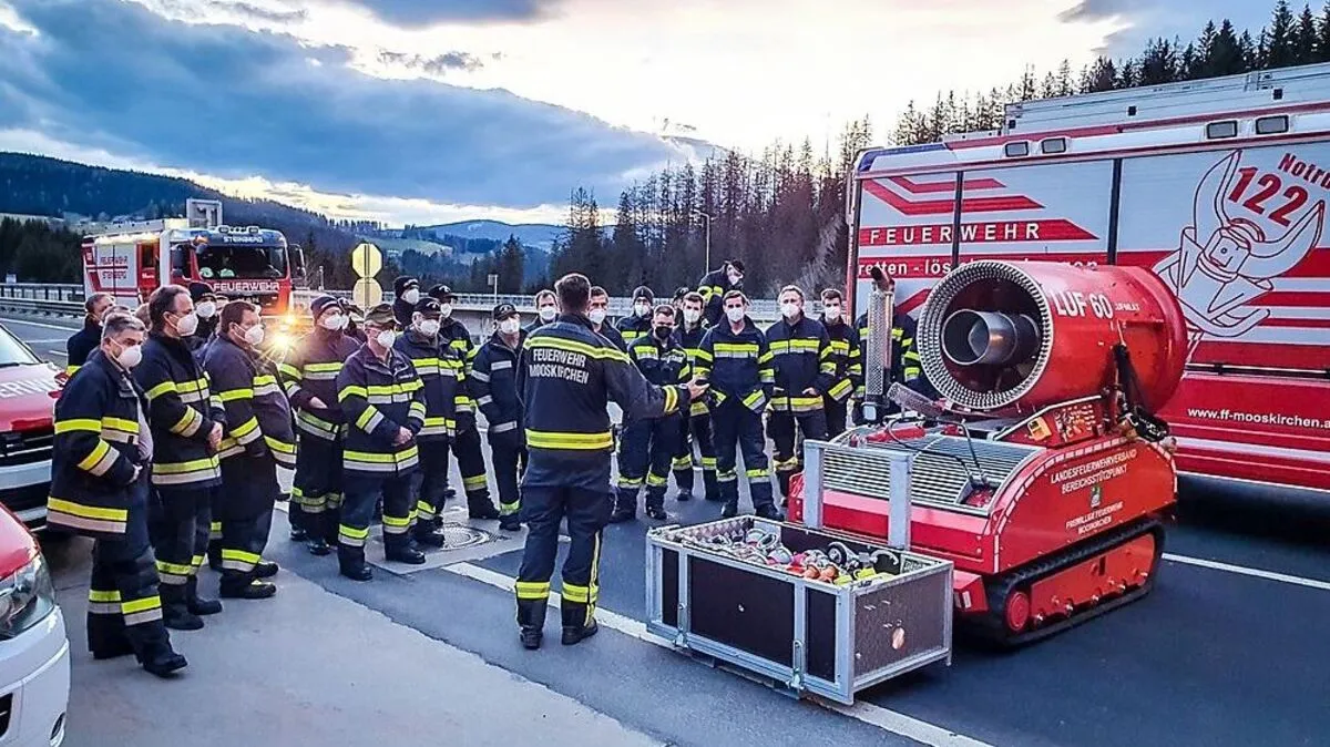 Die Feuerwehr Mooskirchen vor dem Tunnel