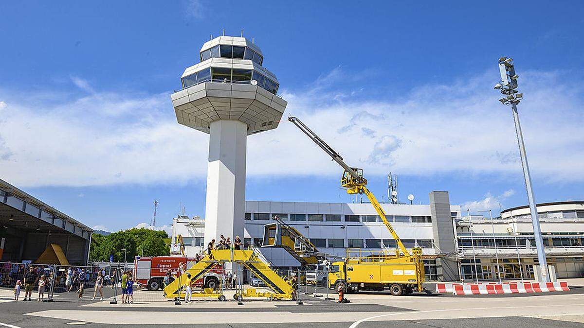 Streitfall Flughafen Klagenfurt: Der Konflikt zwischen Mehrheits- und Minderheitseigentümer geht in die nächste Wunde.